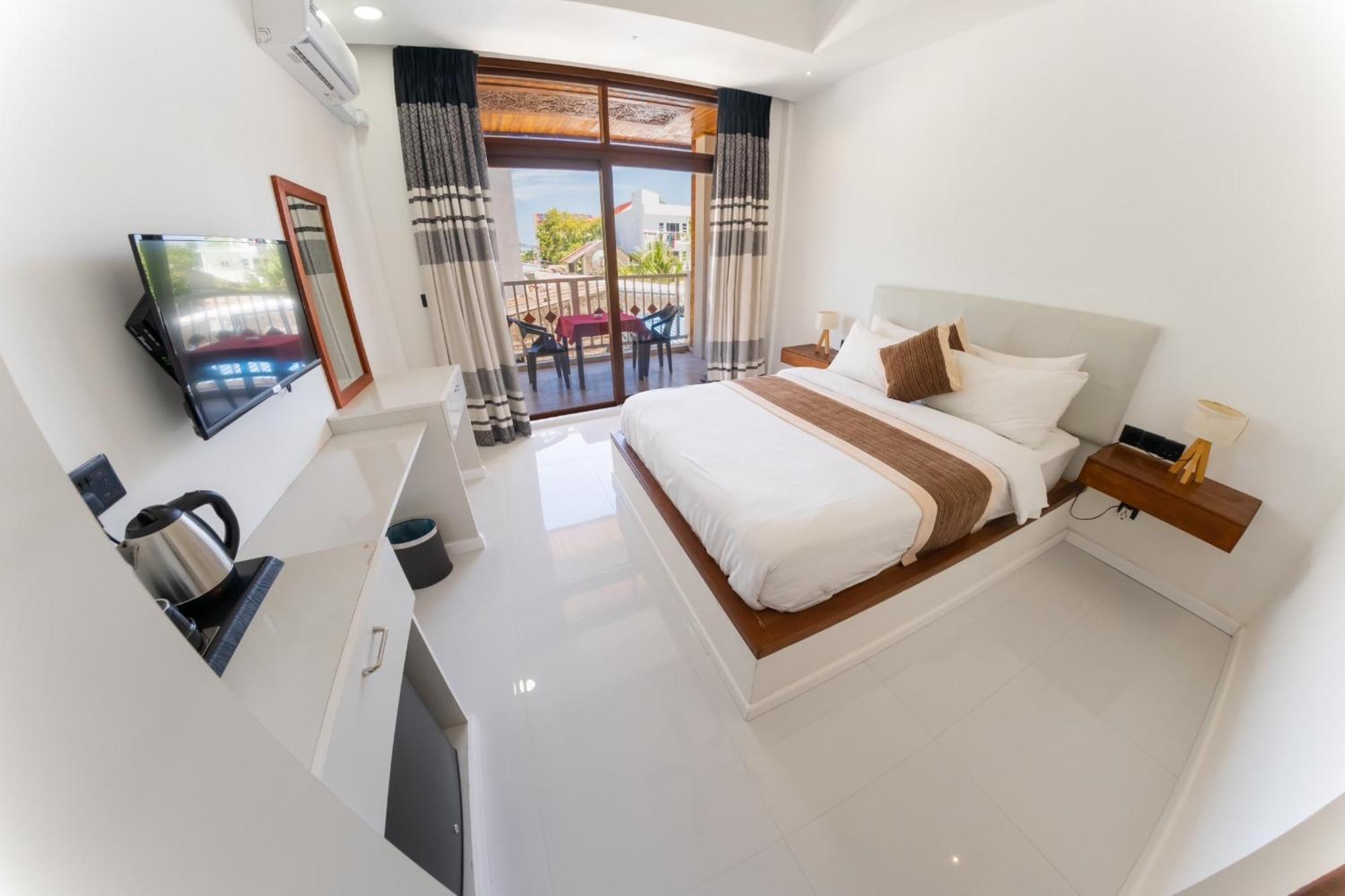 Heron Beach Hotel - The Best Maldivian Getaway In Dhiffushi,Maldives المظهر الخارجي الصورة