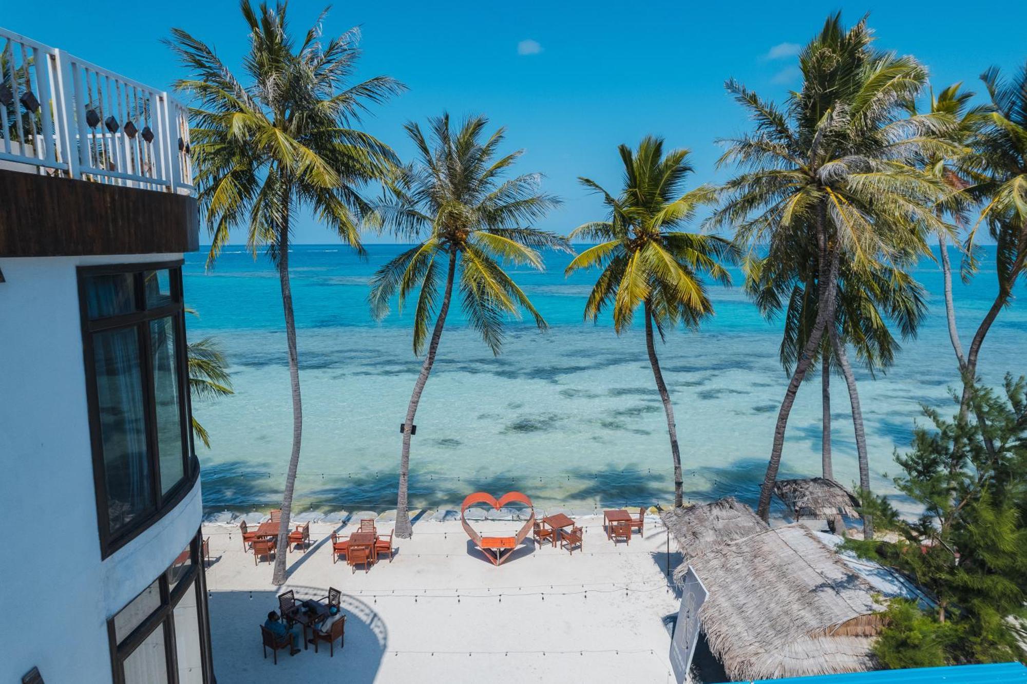Heron Beach Hotel - The Best Maldivian Getaway In Dhiffushi,Maldives المظهر الخارجي الصورة