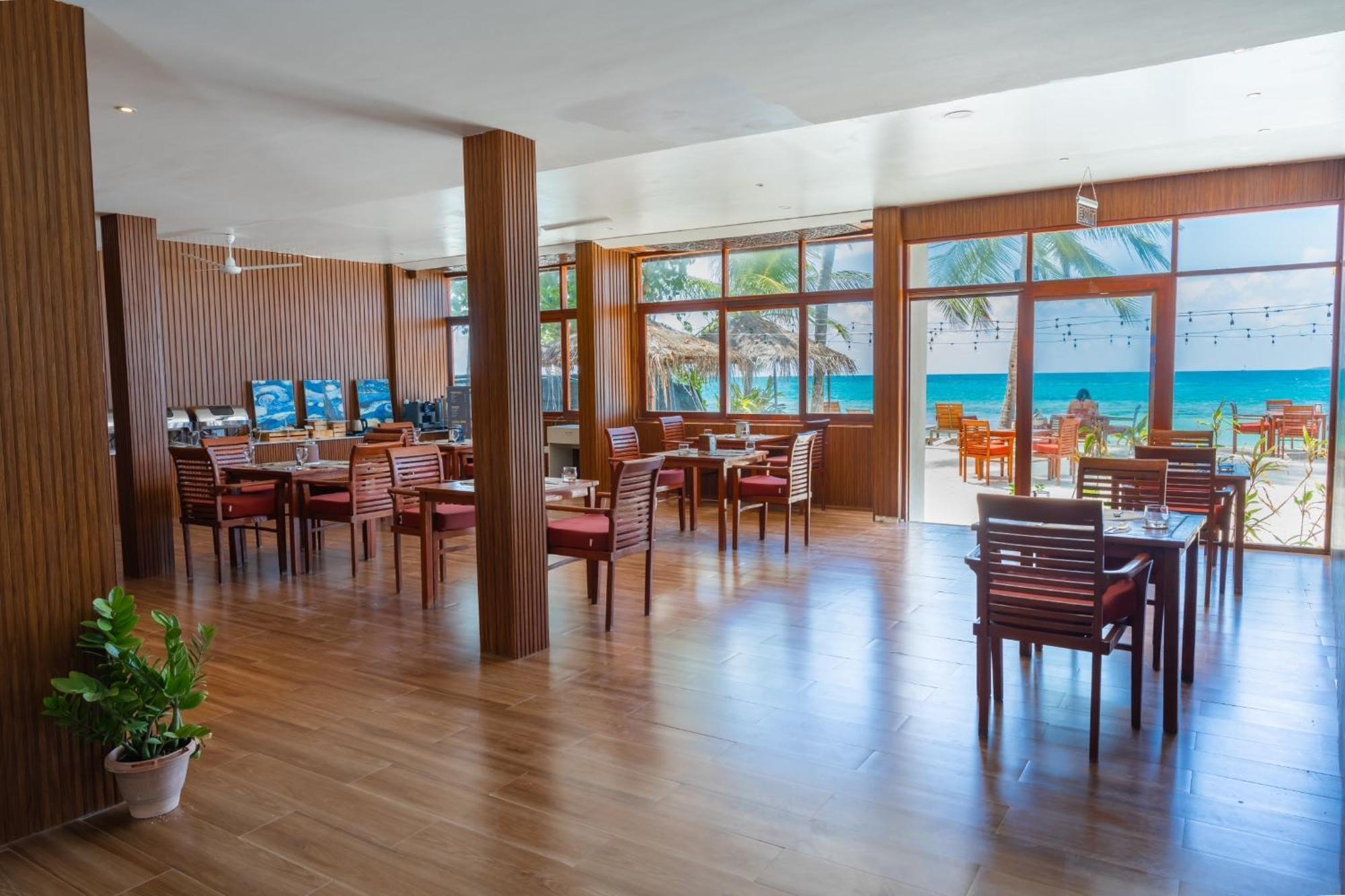Heron Beach Hotel - The Best Maldivian Getaway In Dhiffushi,Maldives المظهر الخارجي الصورة